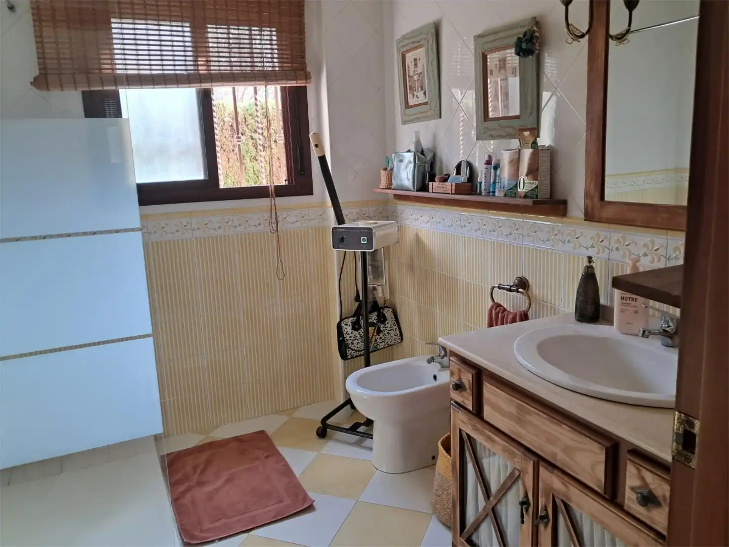 Casa o xalet en venda a Calle C, 20, La Hacienda - Nueva Andalucía Bany de Casa o xalet en venda en Dos Hermanas amb Aire condicionat, Calefacció i Jardí privat