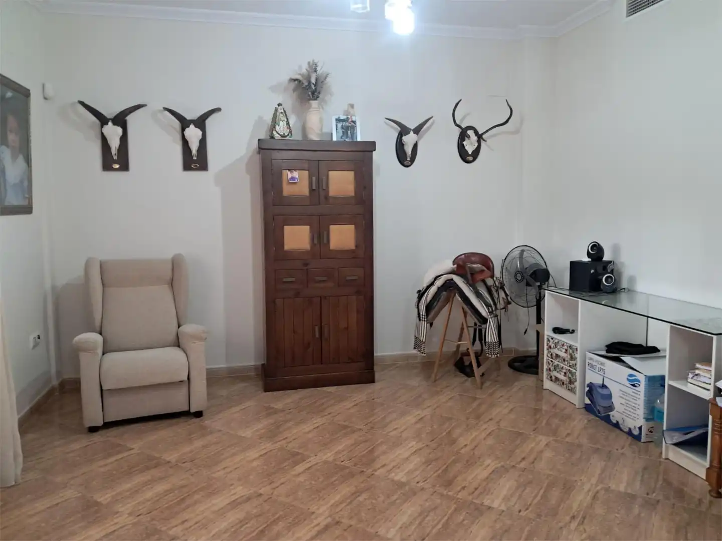 Casa o xalet en venda a Calle C, 20, La Hacienda - Nueva Andalucía Sala d'estar de Casa o xalet en venda en Dos Hermanas amb Aire condicionat, Calefacció i Jardí privat