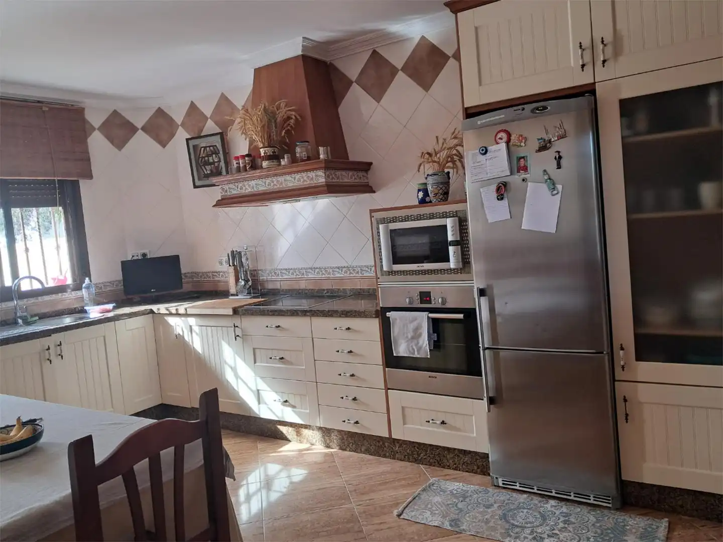 Casa o xalet en venda a Calle C, 20, La Hacienda - Nueva Andalucía Cuina de Casa o xalet en venda en Dos Hermanas amb Aire condicionat, Calefacció i Jardí privat