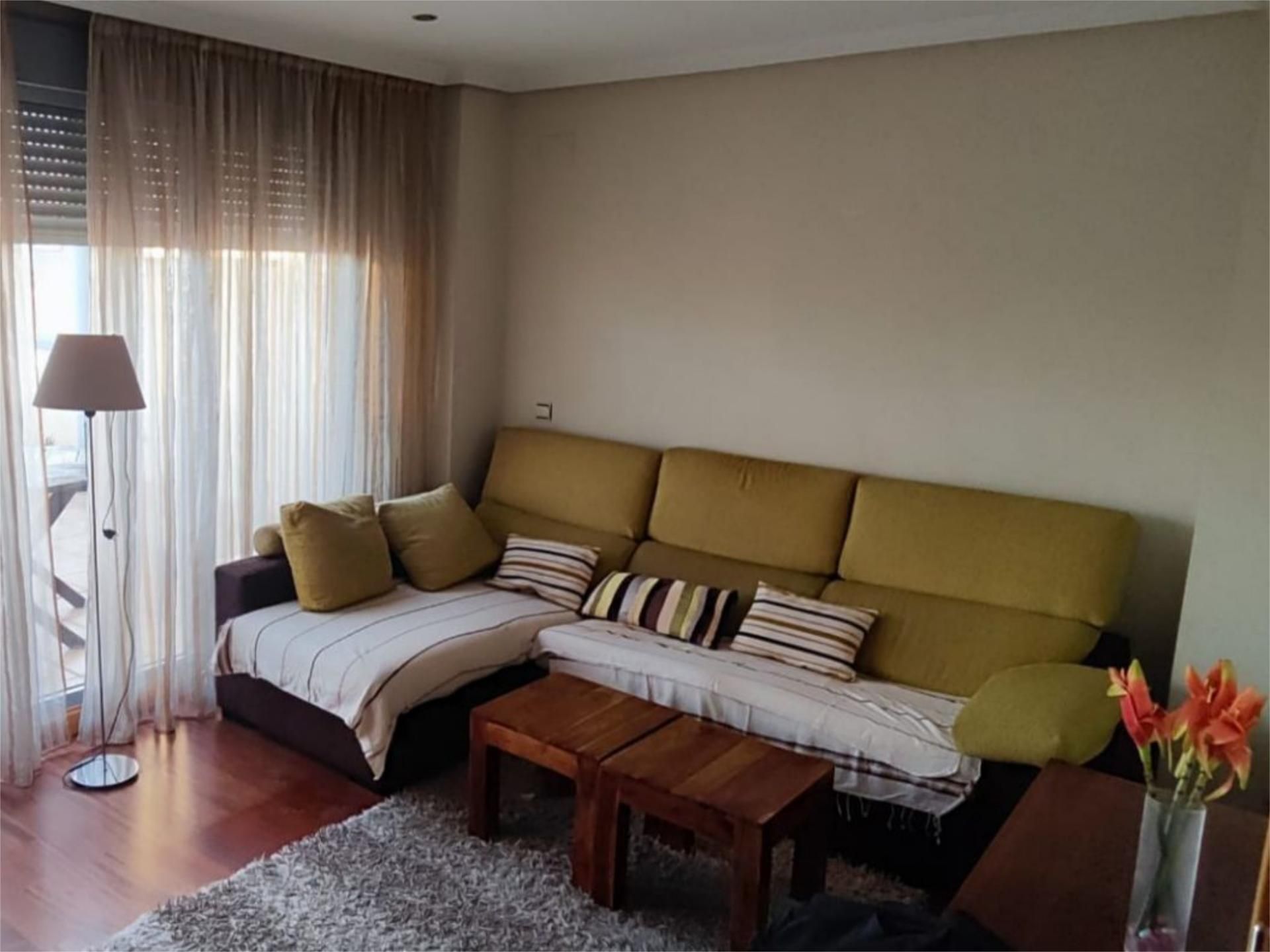 Living room of Attic to rent in Cáceres Capital  with Air Conditioner, Heating and Parquet flooring