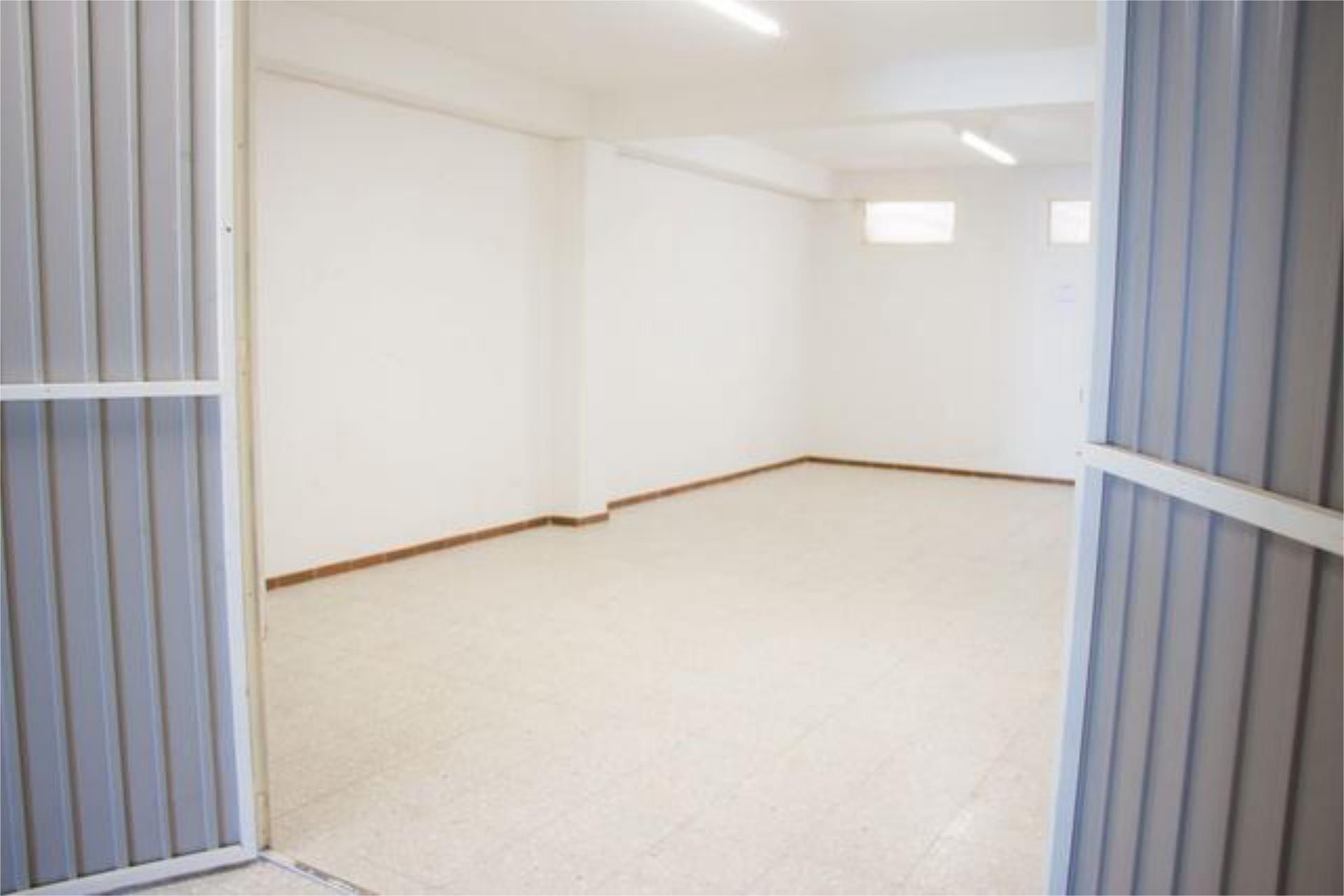 Box room to rent in Villares de la Reina