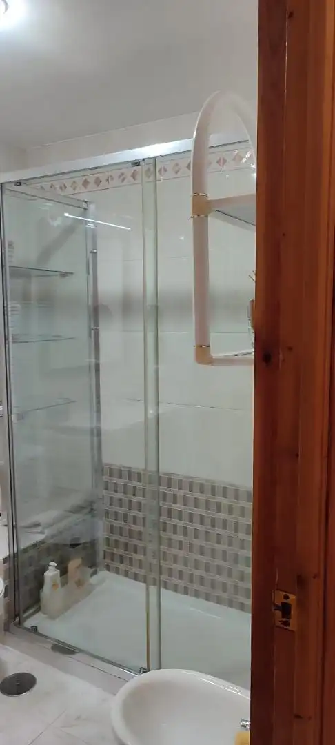 Casa adosada en venta en Calle Doctor Angel Canovas Amador, 1, Carretera de Sevilla - Los Montitos Baño de Casa adosada en venta en Badajoz Capital con Aire acondicionado y Balcón