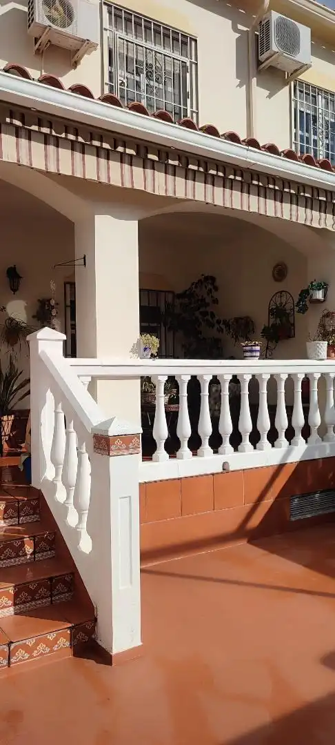 Casa adosada en venta en Calle Doctor Angel Canovas Amador, 1, Carretera de Sevilla - Los Montitos Terraza de Casa adosada en venta en Badajoz Capital con Aire acondicionado y Balcón