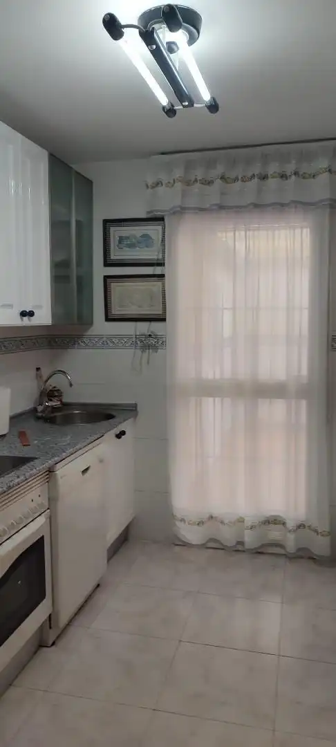 Casa adosada en venta en Calle Doctor Angel Canovas Amador, 1, Carretera de Sevilla - Los Montitos Cocina de Casa adosada en venta en Badajoz Capital con Aire acondicionado y Balcón