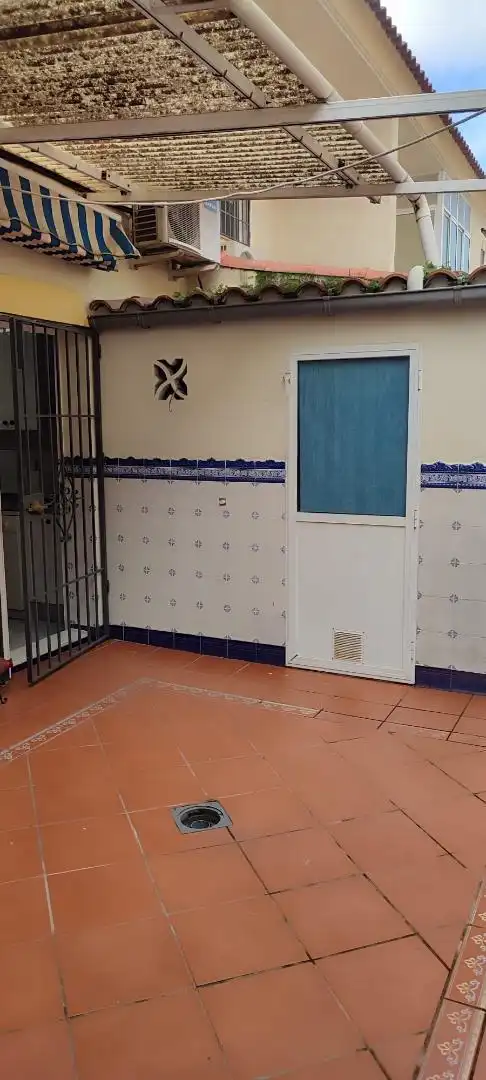 Casa adosada en venta en Calle Doctor Angel Canovas Amador, 1, Carretera de Sevilla - Los Montitos Casa adosada en venta en Badajoz Capital con Aire acondicionado y Balcón