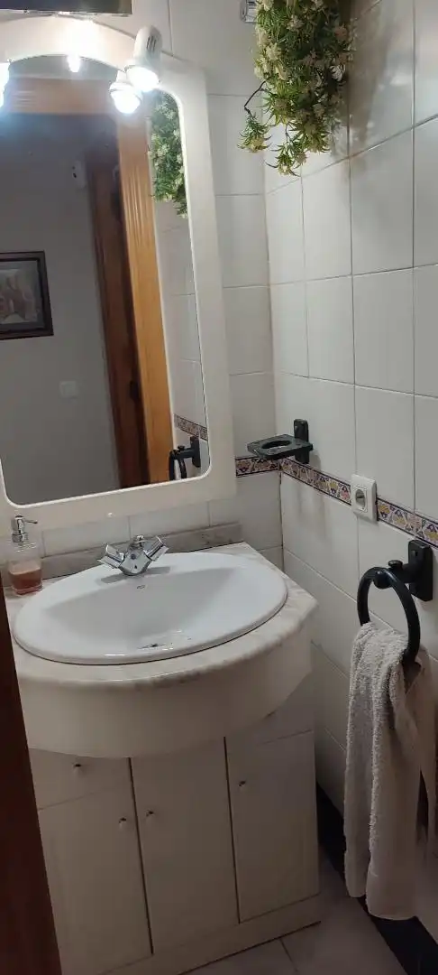 Casa adosada en venta en Calle Doctor Angel Canovas Amador, 1, Carretera de Sevilla - Los Montitos Baño de Casa adosada en venta en Badajoz Capital con Aire acondicionado y Balcón