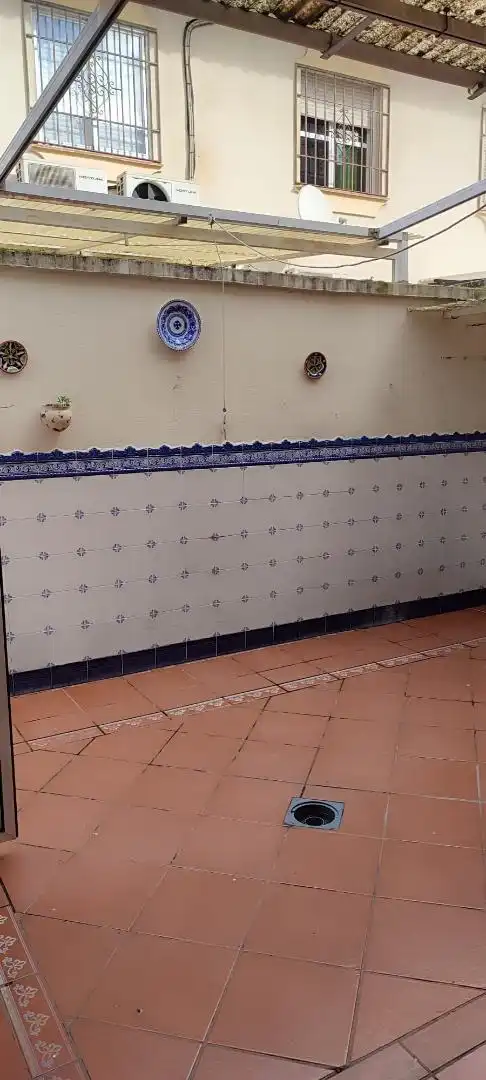 Casa adosada en venta en Calle Doctor Angel Canovas Amador, 1, Carretera de Sevilla - Los Montitos Baño de Casa adosada en venta en Badajoz Capital con Aire acondicionado y Balcón