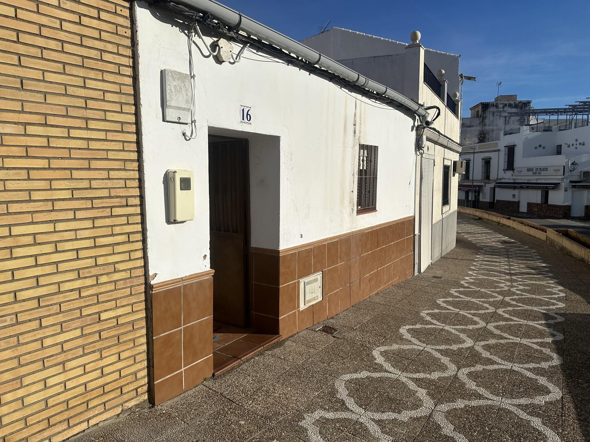 Exterior view of Single-family semi-detached for sale in Alcalá del Río  with Air Conditioner and Terrace