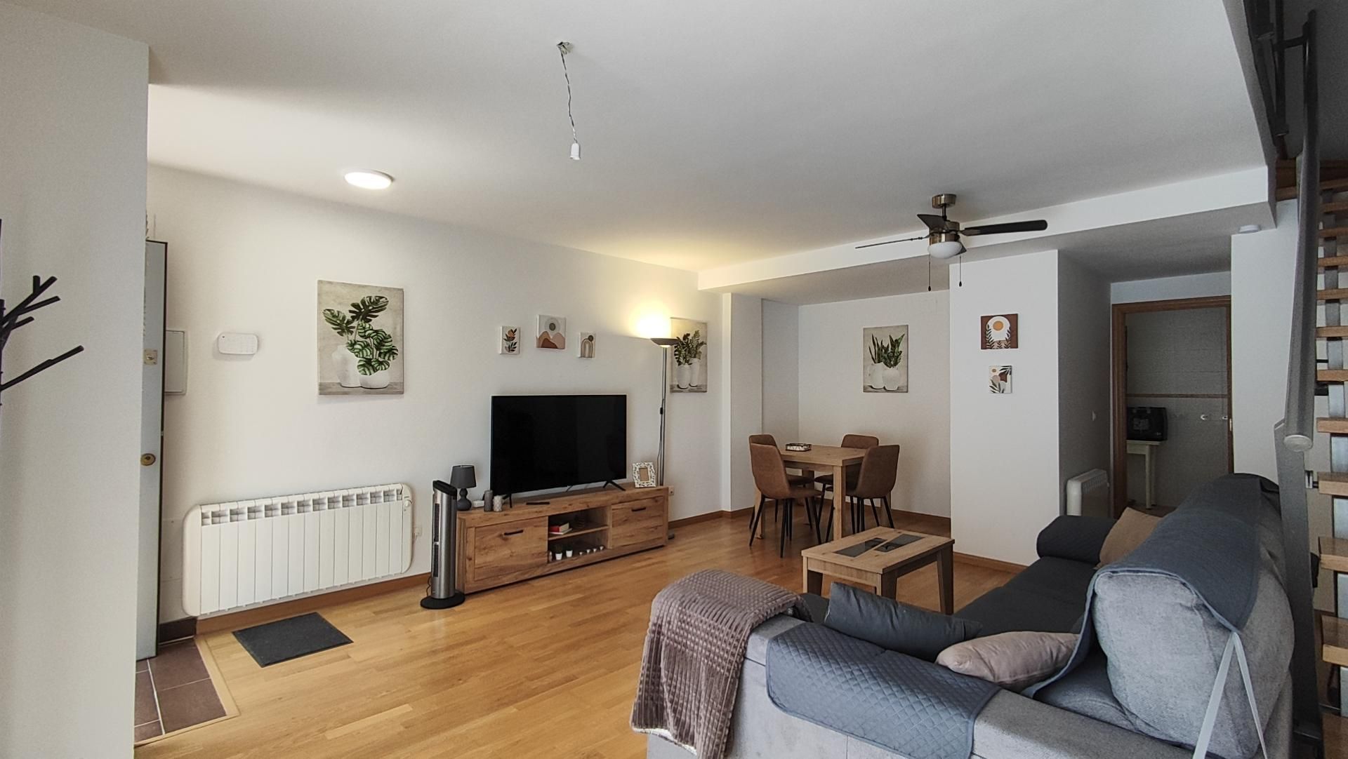 Living room of Flat to rent in El Barraco   with Heating, Parquet flooring and Storage room