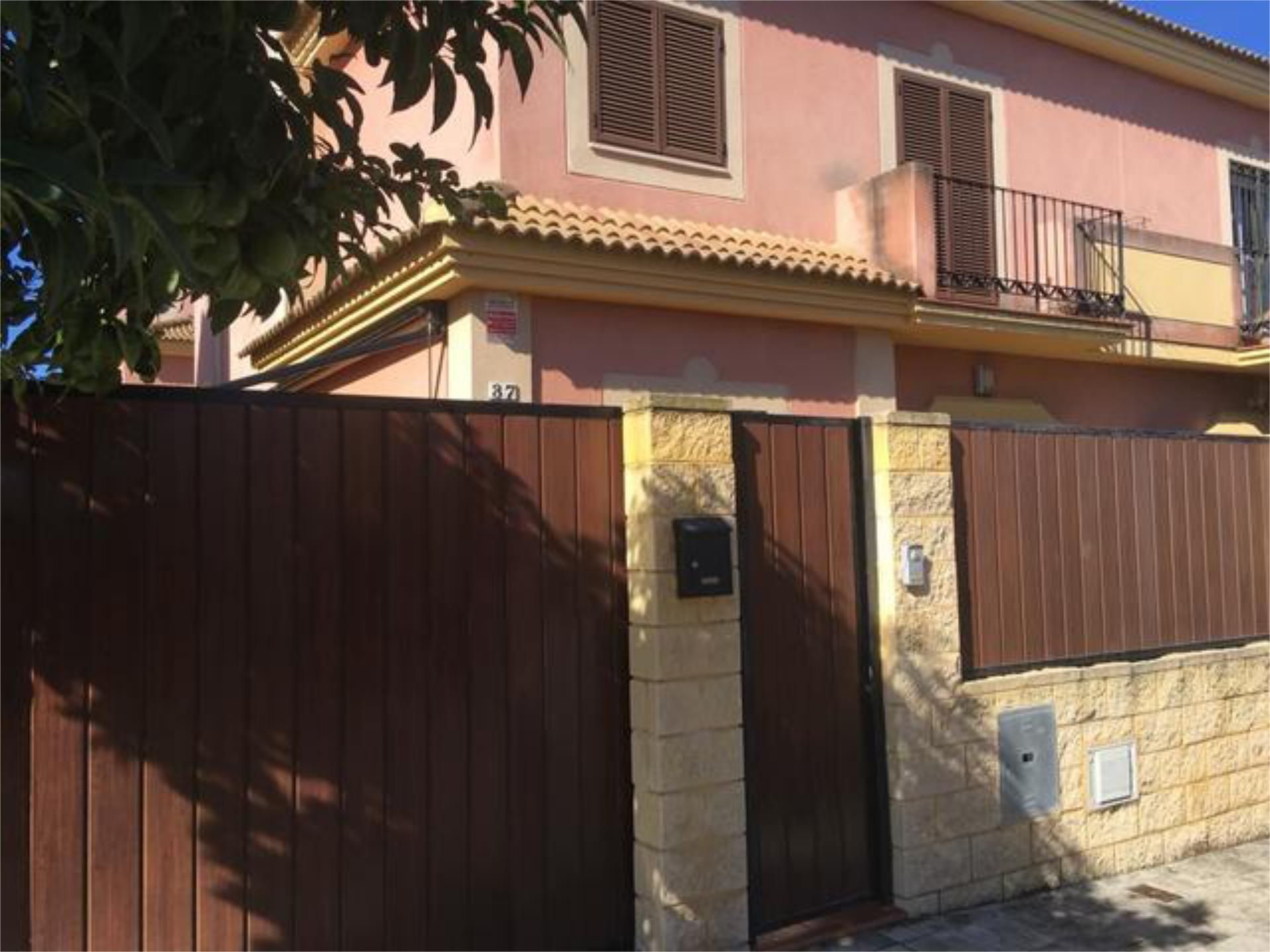 Casa o xalet de lloguer a Nuevo Bulevar Vista exterior de Casa o xalet de lloguer en Mairena del Aljarafe amb Calefacció, Jardí privat i Terrassa