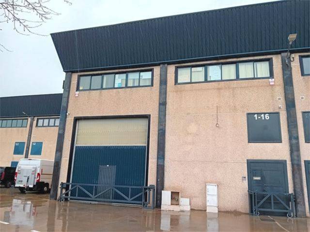 Nave industrial en Alquiler en Reyes Católicos