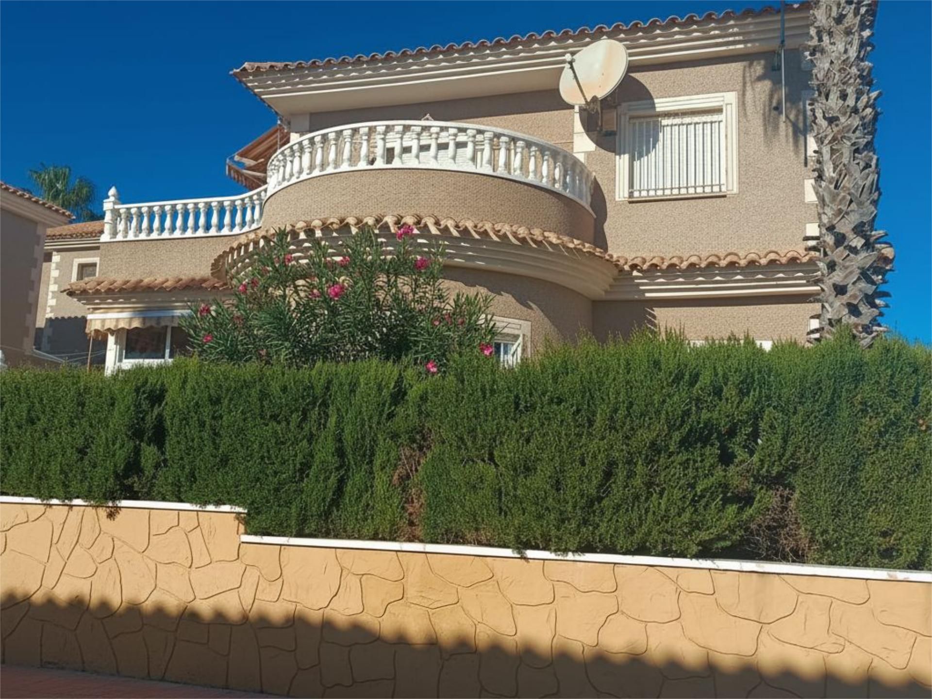 Exterior view of House or chalet for sale in Torrevieja  with Terrace, Swimming Pool and Balcony