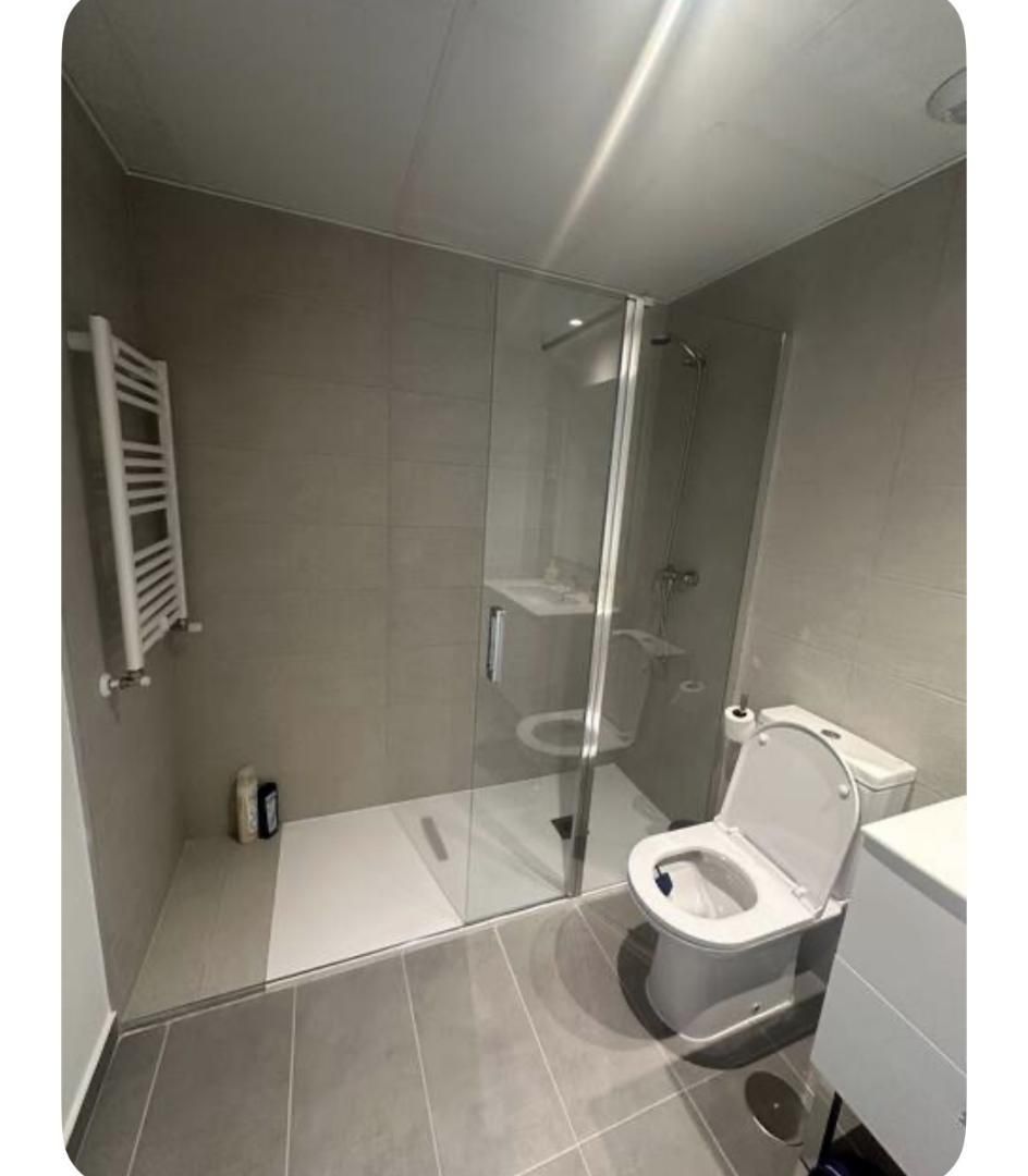 Bathroom of Apartment to rent in  Madrid Capital  with Air Conditioner and Swimming Pool