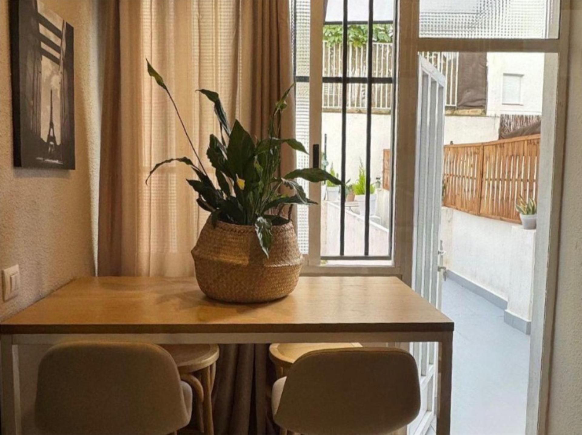 Dining room of Flat to rent in  Valencia Capital  with Air Conditioner, Heating and Parquet flooring