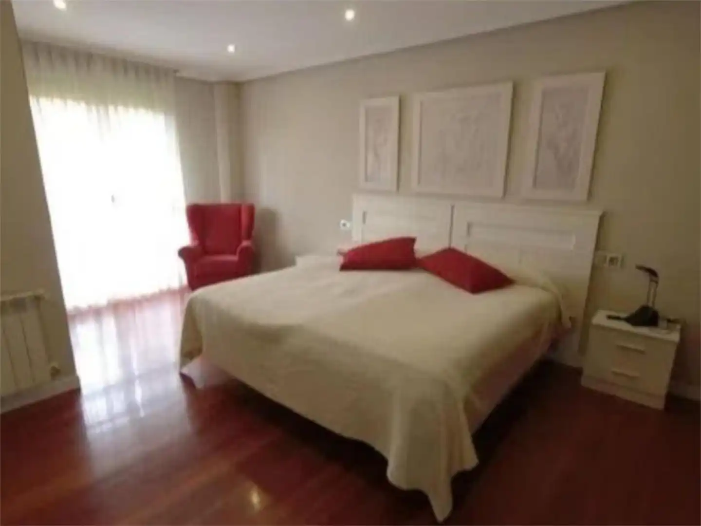 Wohnung zum Verkauf in Urbanización Las Gandarillas, Liendo Schlafzimmer von Wohnung zum Verkauf in Liendo mit Heizung, Privatgarten und Parkett