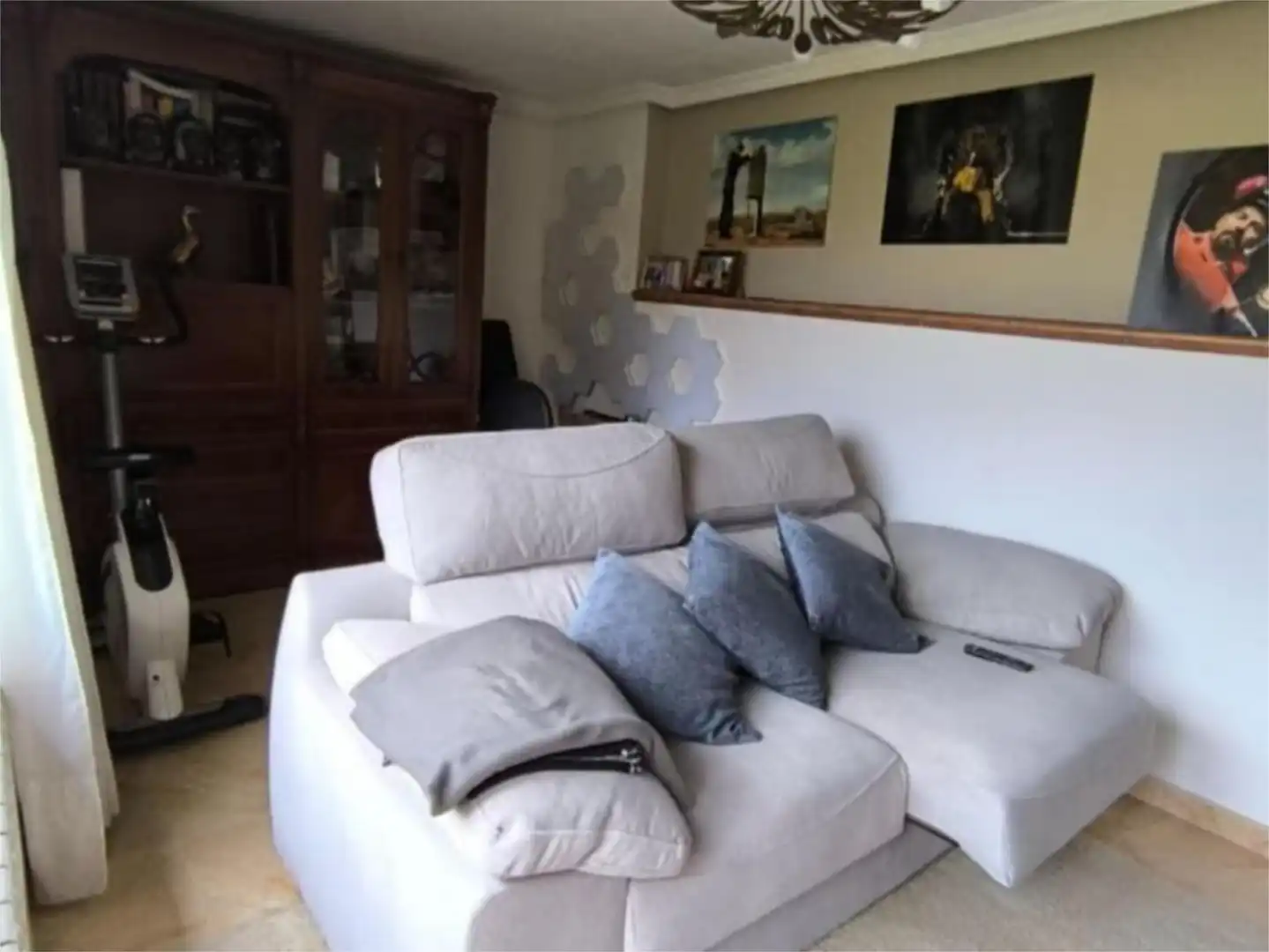 Wohnung zum Verkauf in Urbanización Las Gandarillas, Liendo Wohnzimmer von Wohnung zum Verkauf in Liendo mit Heizung, Privatgarten und Parkett