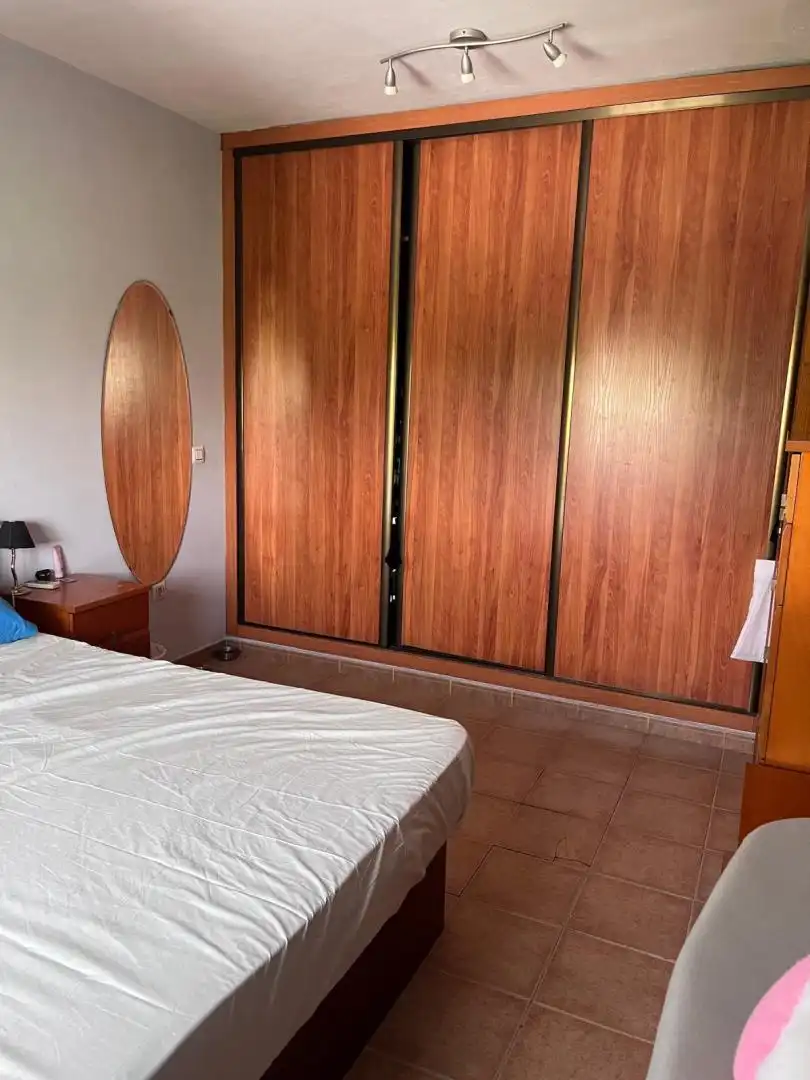 Habitación de Casa adosada en venta en Gines con Aire acondicionado, Calefacción y Jardín privado