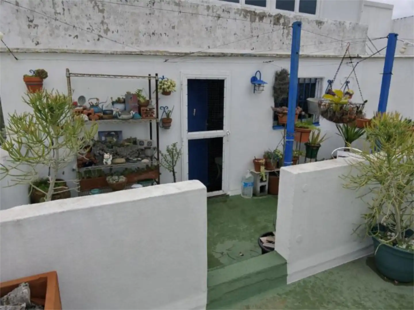 Einfamilien-Reihenhaus zum Verkauf in San José - San Bernardo Einfamilien-Reihenhaus zum Verkauf in La Línea de la Concepción mit Terrasse und Abstellraum