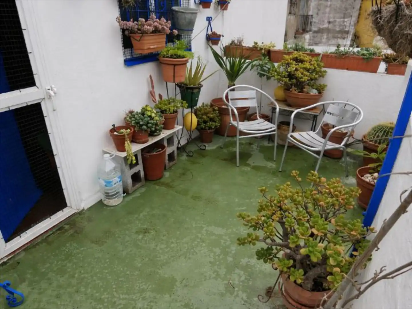 Einfamilien-Reihenhaus zum Verkauf in San José - San Bernardo Terrasse von Einfamilien-Reihenhaus zum Verkauf in La Línea de la Concepción mit Terrasse und Abstellraum