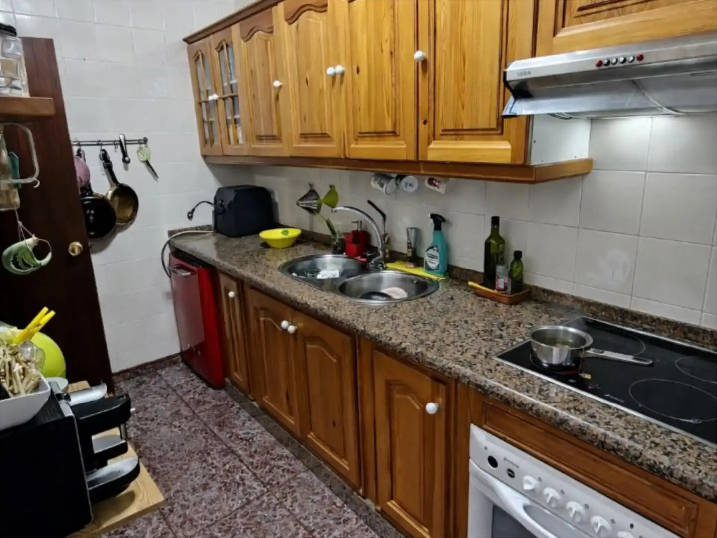 Einfamilien-Reihenhaus zum Verkauf in San José - San Bernardo Küche von Einfamilien-Reihenhaus zum Verkauf in La Línea de la Concepción mit Terrasse und Abstellraum