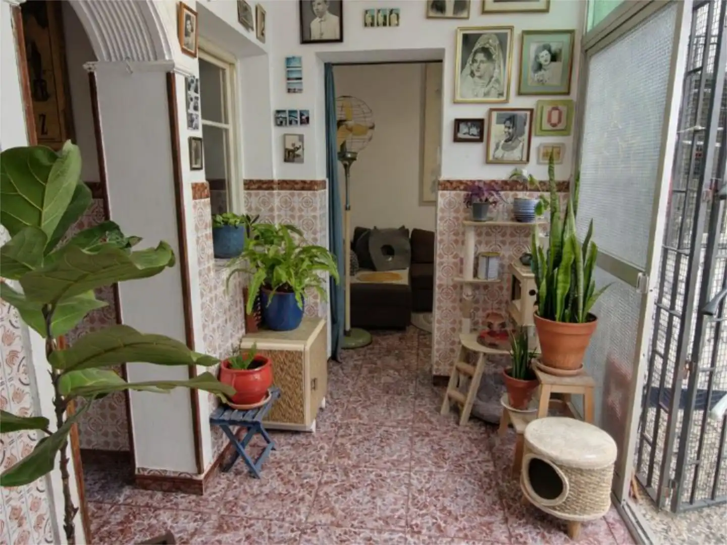 Einfamilien-Reihenhaus zum Verkauf in San José - San Bernardo Einfamilien-Reihenhaus zum Verkauf in La Línea de la Concepción mit Terrasse und Abstellraum