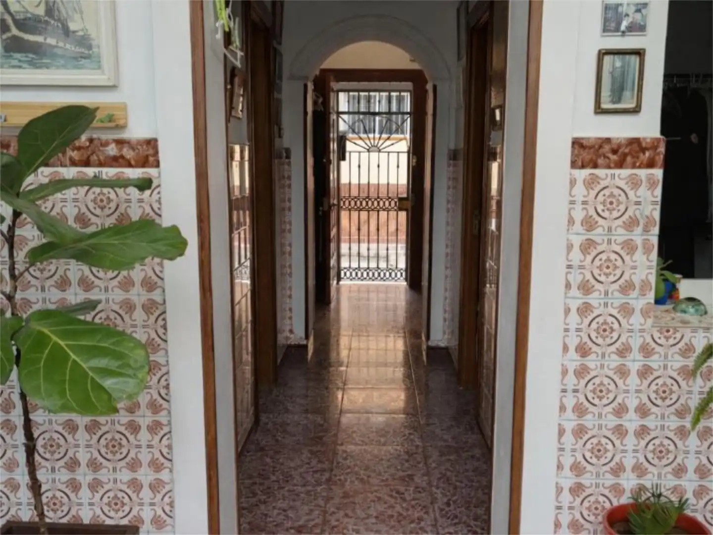 Einfamilien-Reihenhaus zum Verkauf in San José - San Bernardo Einfamilien-Reihenhaus zum Verkauf in La Línea de la Concepción mit Terrasse und Abstellraum