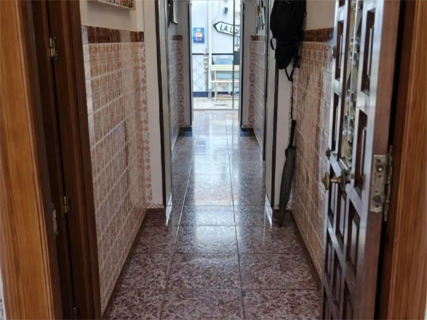 Einfamilien-Reihenhaus zum Verkauf in San José - San Bernardo Einfamilien-Reihenhaus zum Verkauf in La Línea de la Concepción mit Terrasse und Abstellraum