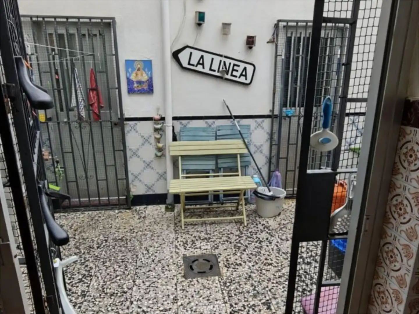 Einfamilien-Reihenhaus zum Verkauf in San José - San Bernardo Außenansicht von Einfamilien-Reihenhaus zum Verkauf in La Línea de la Concepción mit Terrasse und Abstellraum
