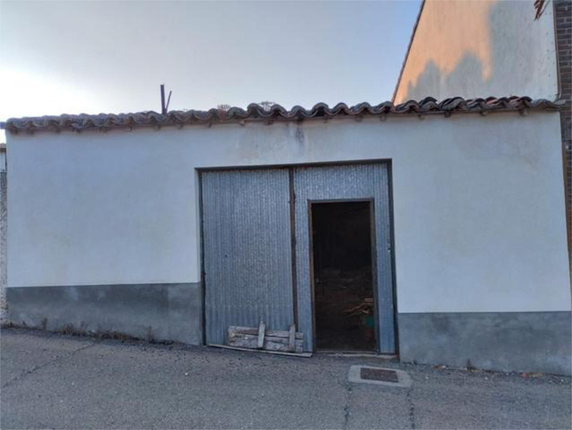Vista exterior de Piso en venta en León Capital  con Calefacción y Trastero