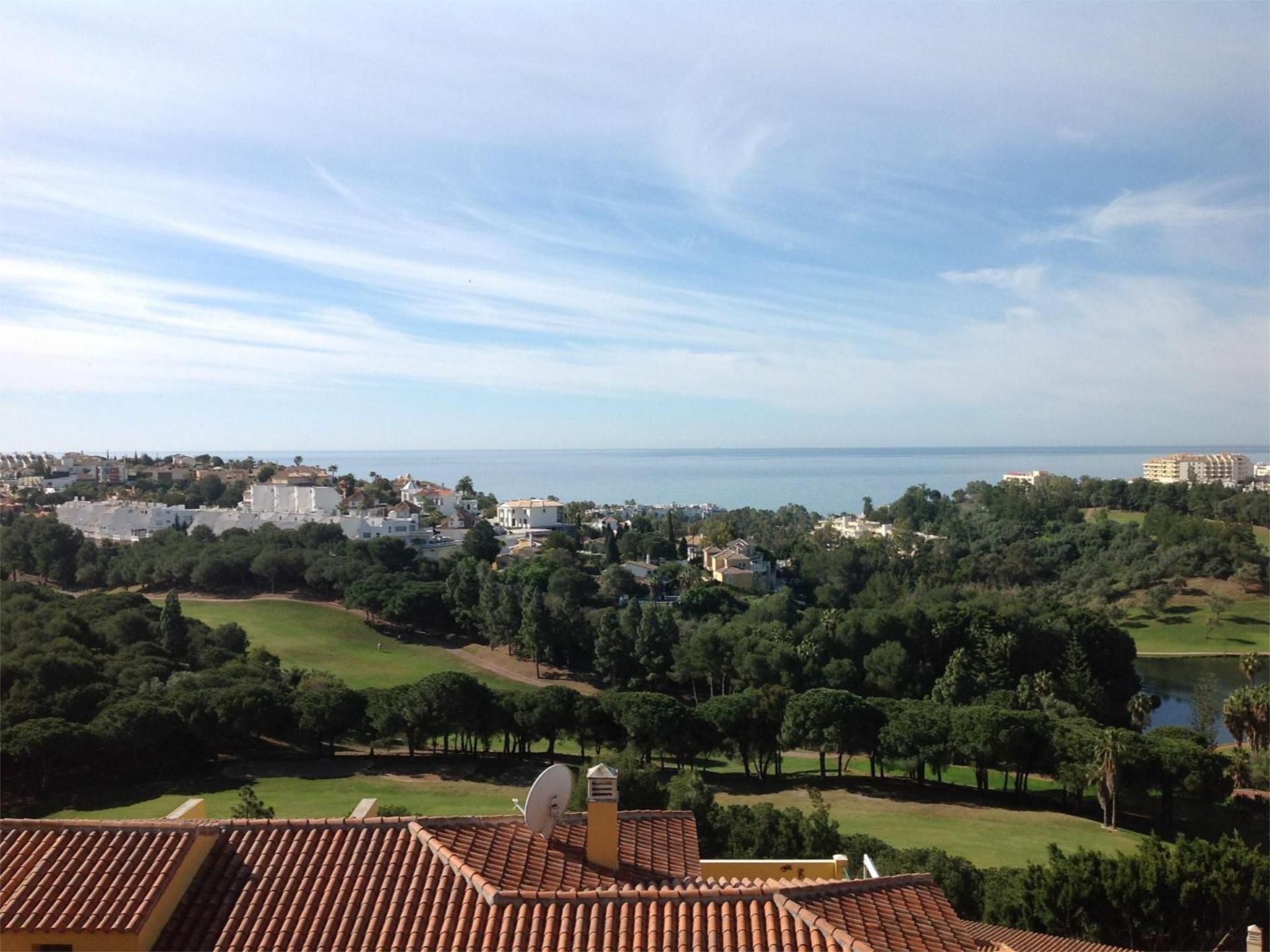 Vista exterior de Piso en venta en Benalmádena con Aire acondicionado, Terraza y Piscina