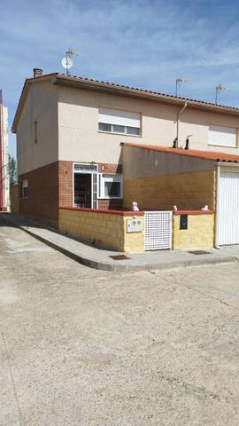 Casa-chalet en Venta en Calle Valparaiso, 8 en Peleas de Abajo