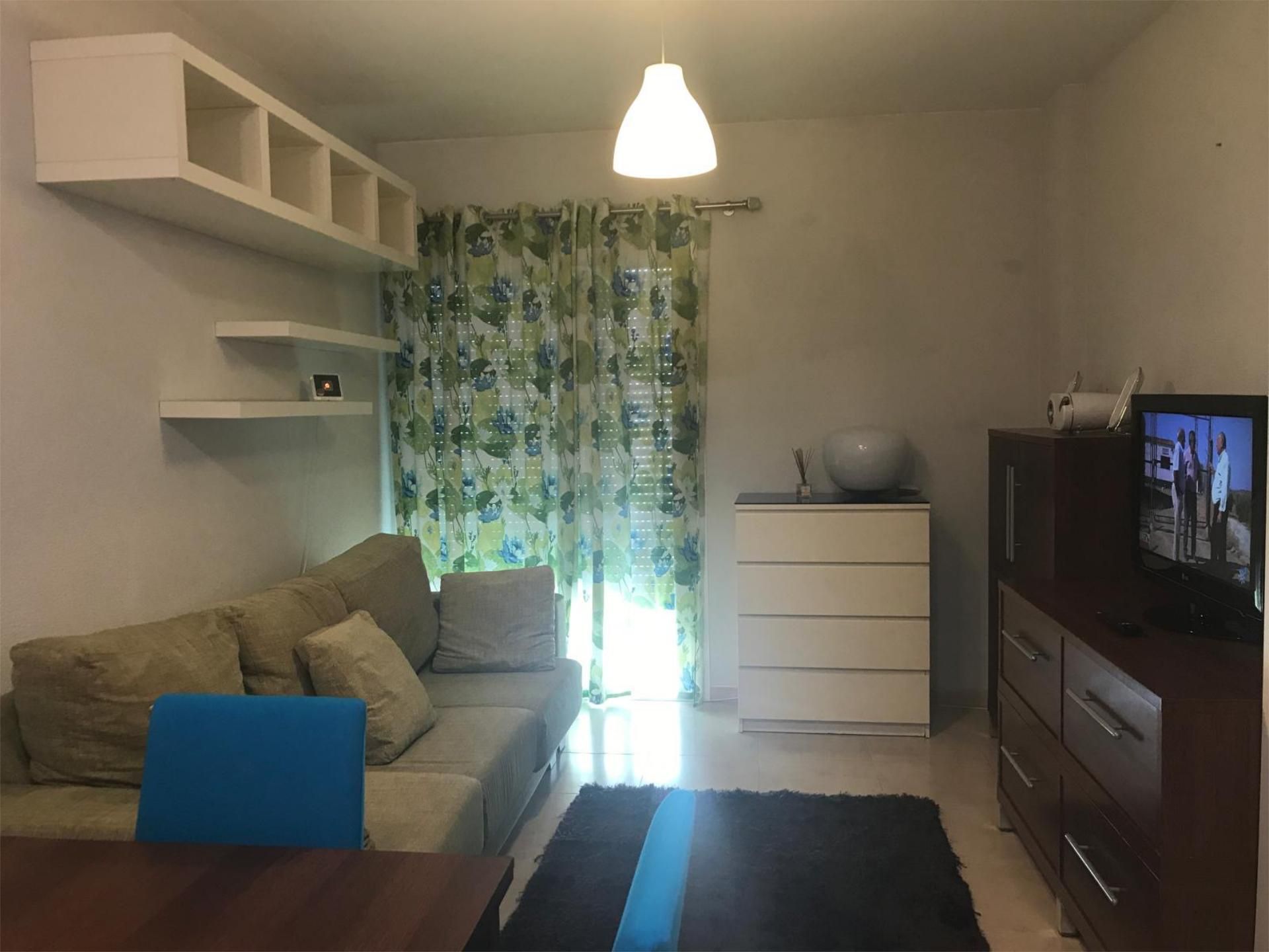 Dormitori de Pis en venda en Calle Santa Rafaela María, 13,  amb Balcó