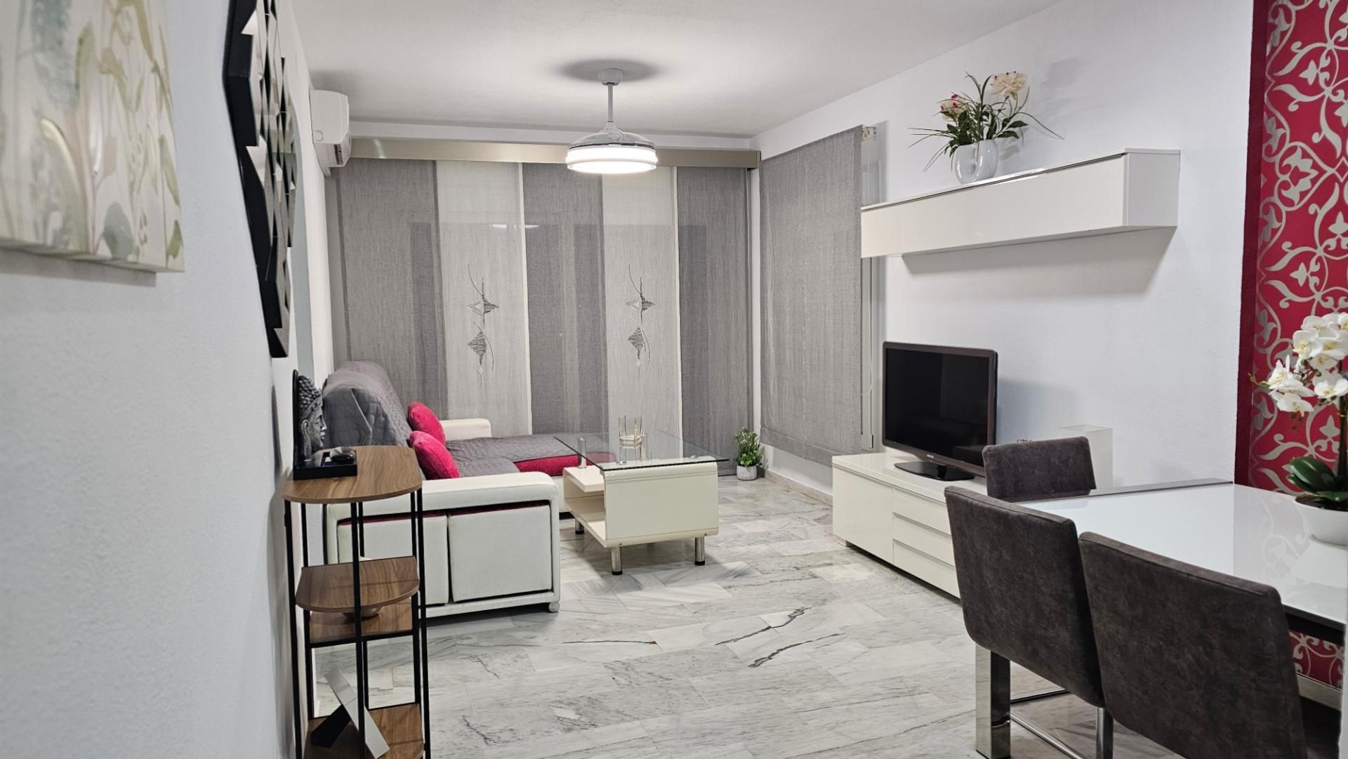 Flat to rent in Calle Andalucía del Faro, 43, El Faro de Calaburra - Chaparral Living room of Flat to rent in Mijas with Air Conditioner, Terrace and Furnished