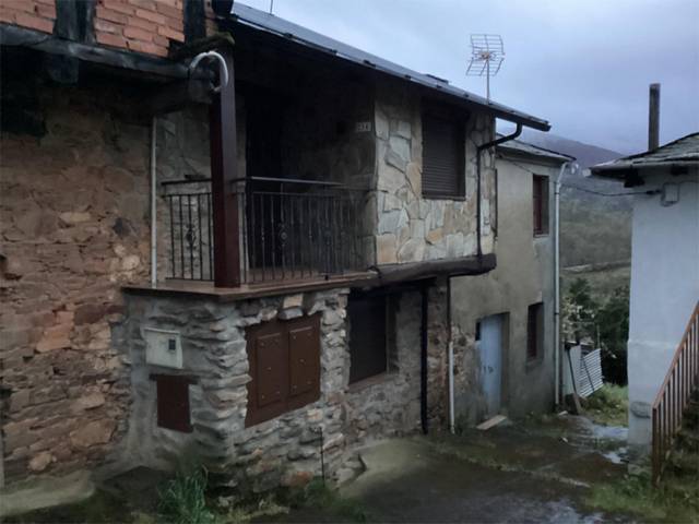 Casa adosada en Venta en Avenida el Jardín, 140 en Castropodame