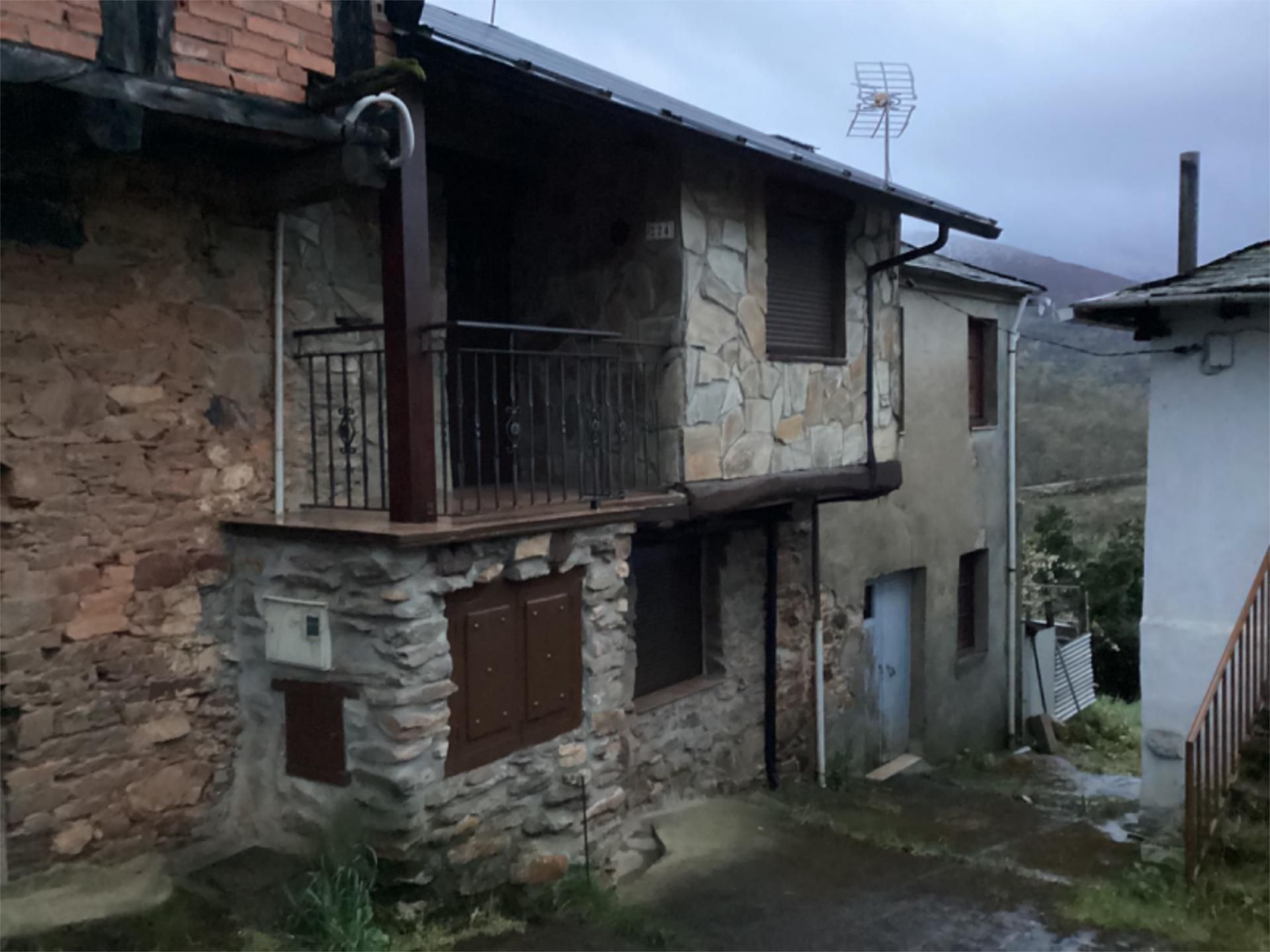 Exterior view of Single-family semi-detached for sale in Castropodame  with Terrace and Furnished