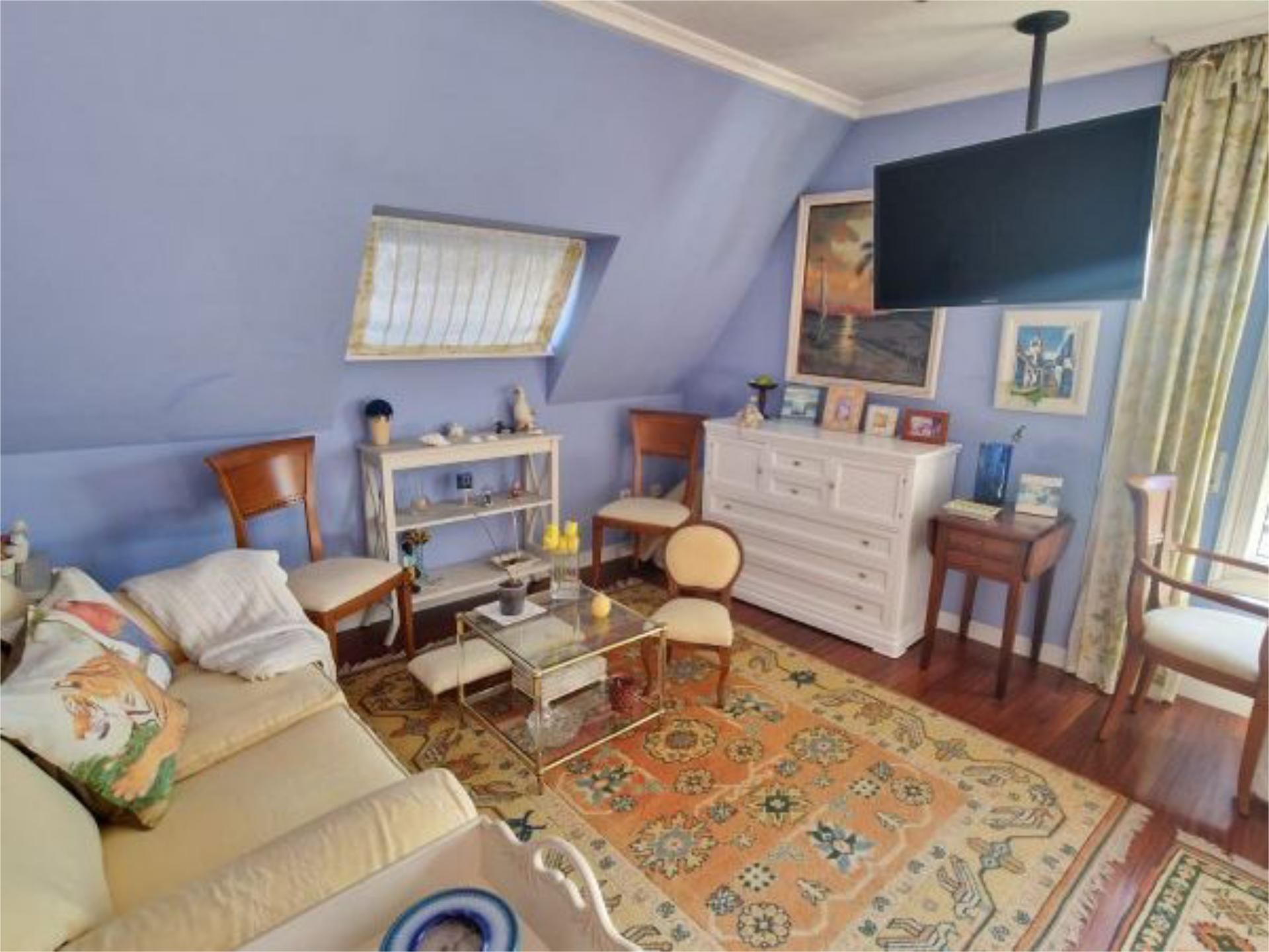 Living room of Flat for sale in Pontevedra Capital   with Air Conditioner, Heating and Parquet flooring
