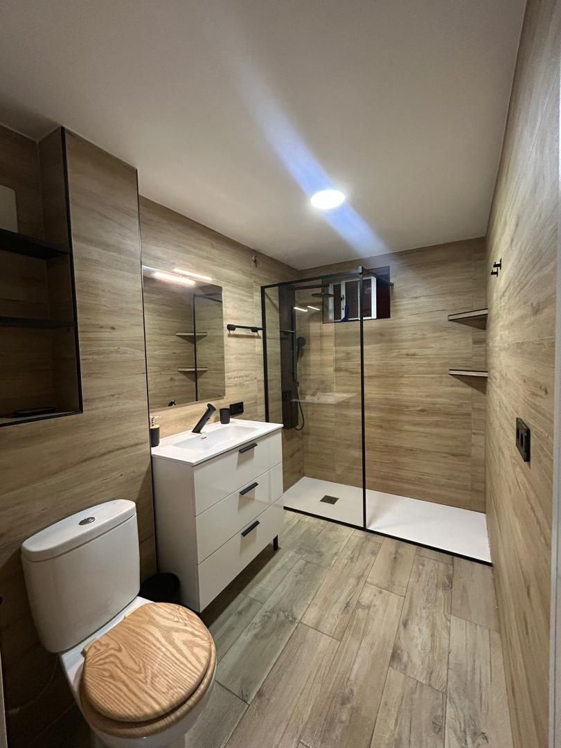 Bathroom of Flat to rent in Arcos de la Frontera  with Air Conditioner, Parquet flooring and Furnished