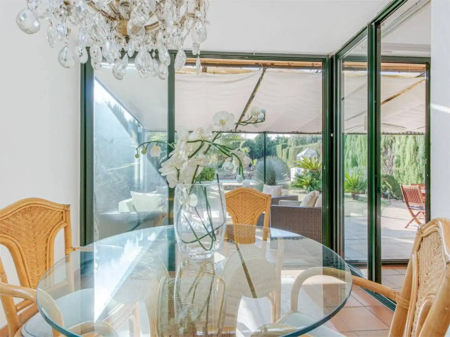 Casa o chalet de alquiler en Plaça de les Acàcies, 23, Navata Comedor de Casa o chalet de alquiler en Navata con Aire acondicionado, Calefacción y Jardín privado