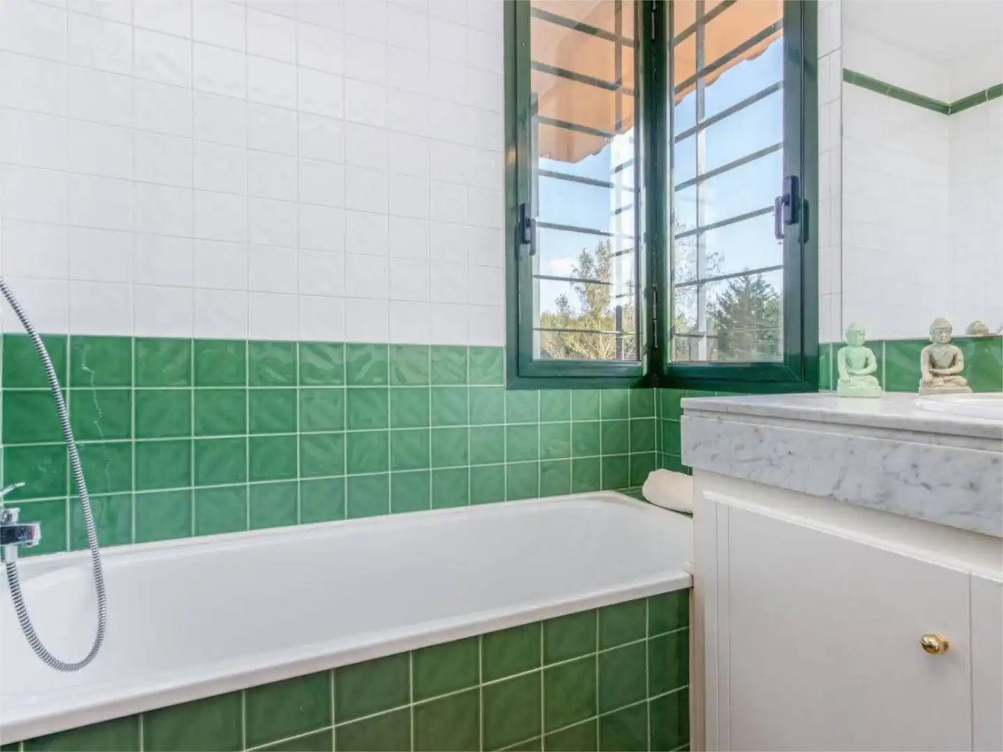 Casa o chalet de alquiler en Plaça de les Acàcies, 23, Navata Baño de Casa o chalet de alquiler en Navata con Aire acondicionado, Calefacción y Jardín privado