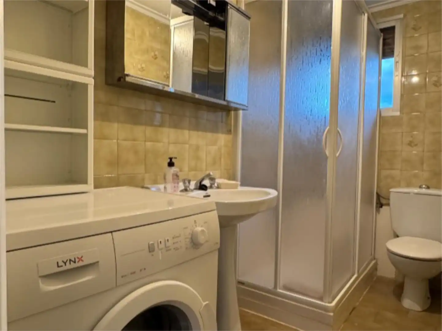 Piso en venta en Calle Federico Martínez Arenzana, 1, Villamediana de Iregua Baño de Piso en venta en Villamediana de Iregua con Calefacción, Parquet y Amueblado