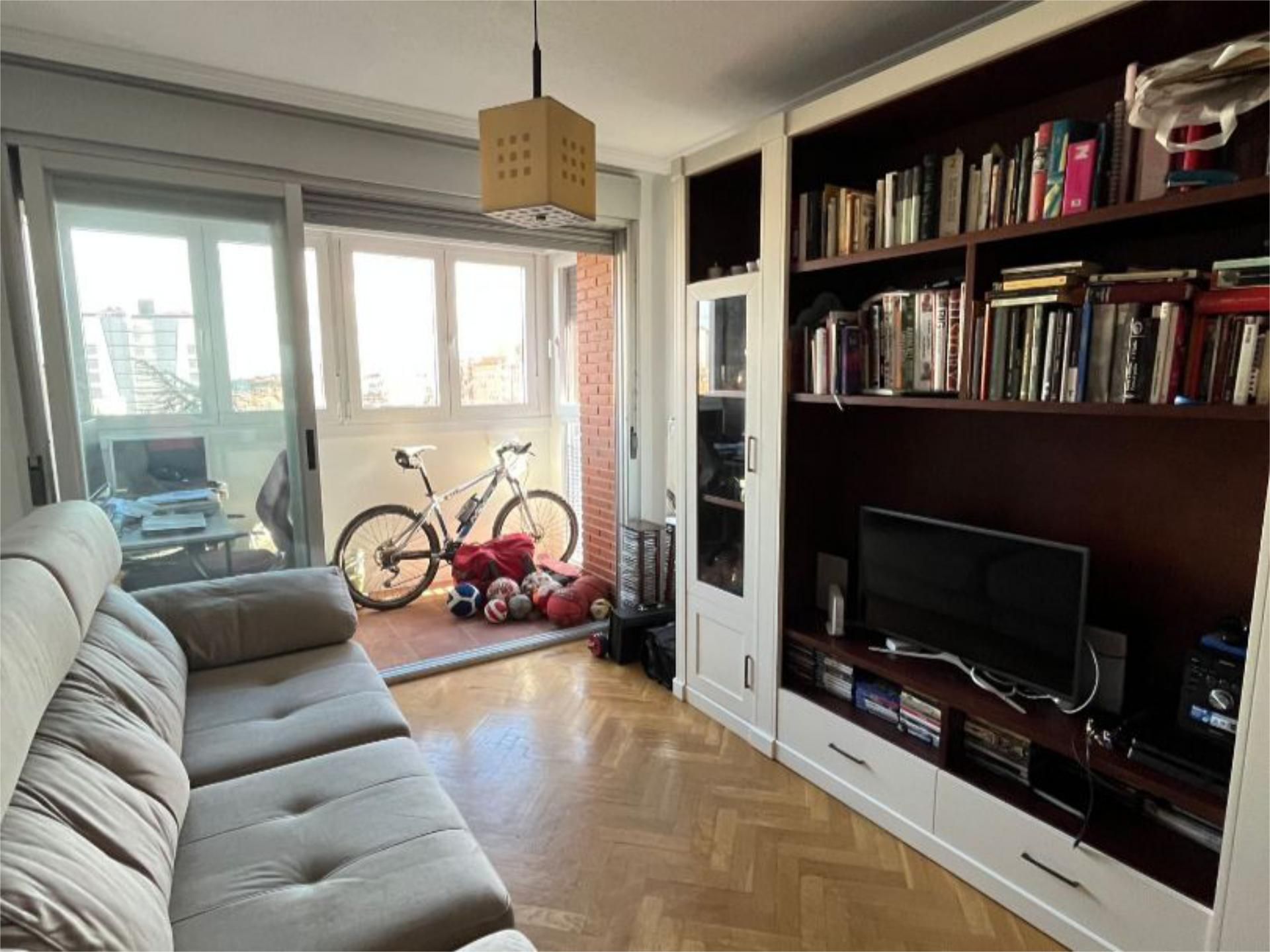 Sala d'estar de Pis en venda en Fuenlabrada amb Aire condicionat, Terrassa i Balcó