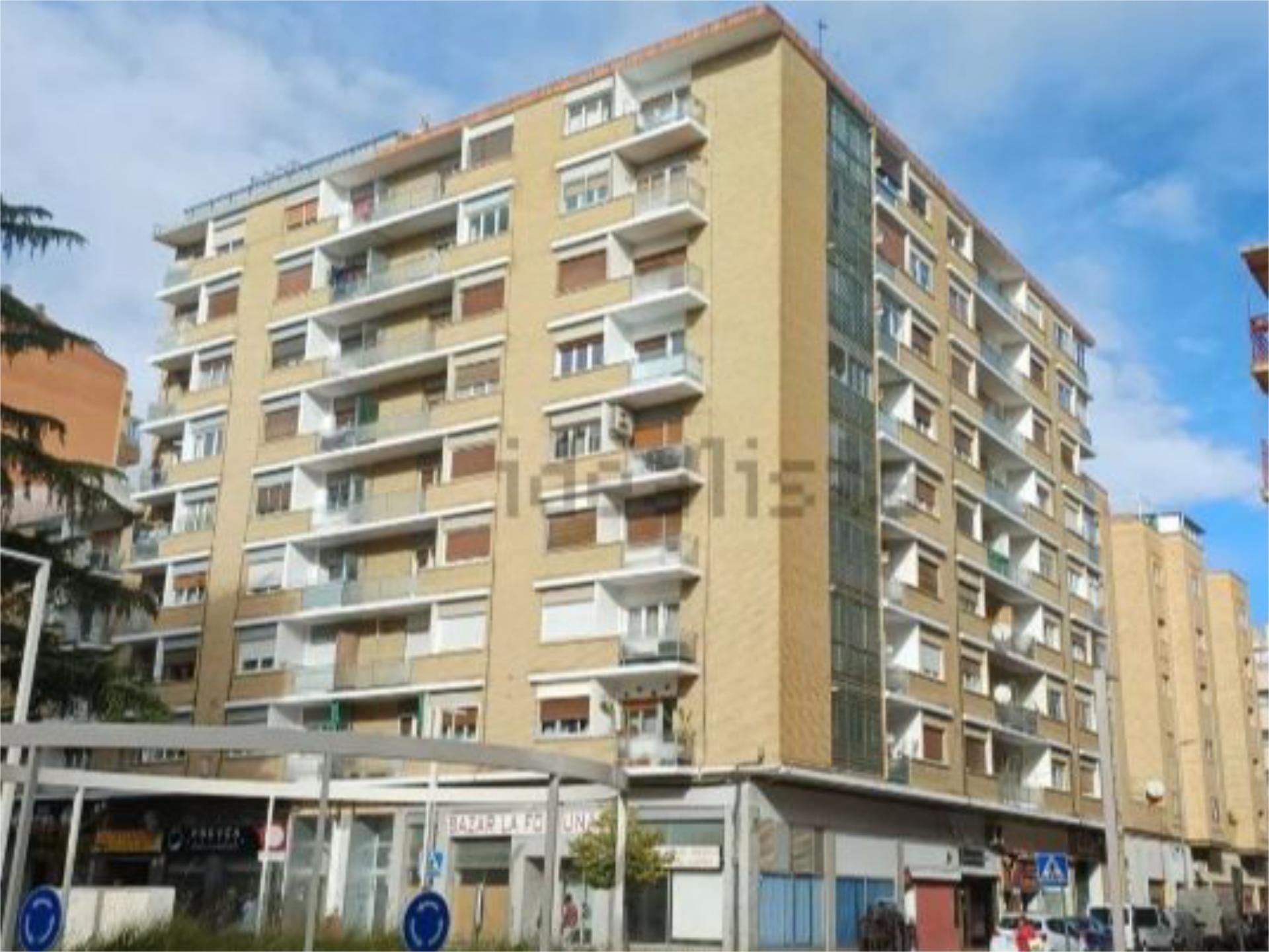 Vista exterior de Pis en venda en  Huesca Capital amb Balcó