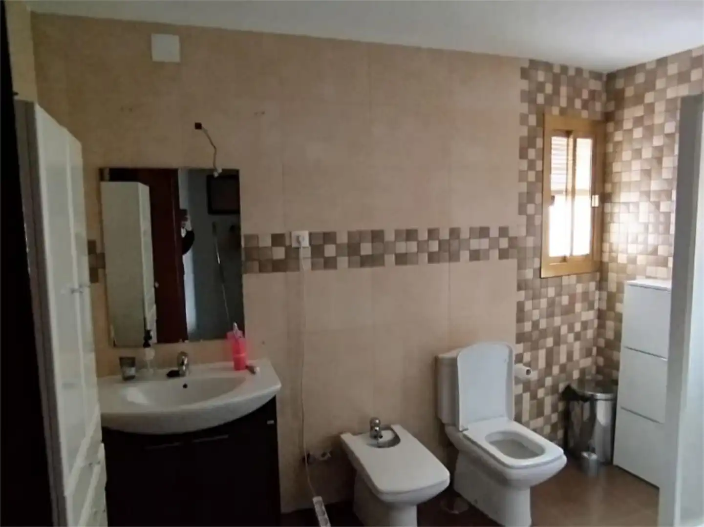 Wohnung zum Verkauf in Calle Jaboneras, 7, San Felipe - El Almendral - La Merced Badezimmer von Wohnung zum Verkauf in Jaén mit Klimaanlage, Heizung und Parkett