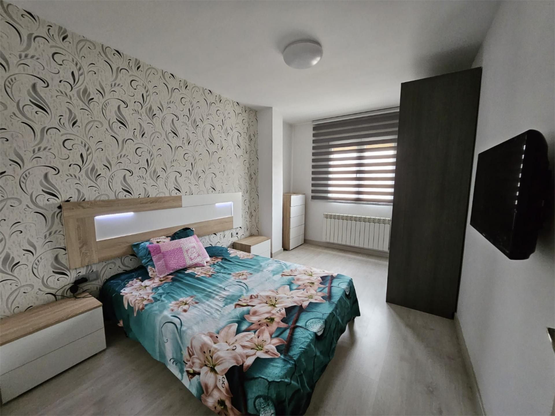 Bedroom of Flat to share in  Lleida Capital  with Air Conditioner, Heating and Parquet flooring
