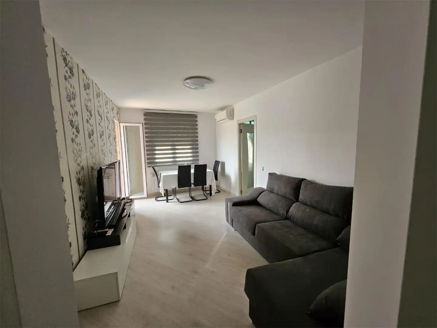 Sala d'estar de Pis per a compartir en Lleida amb Aire condicionat, Calefacció i Parquet