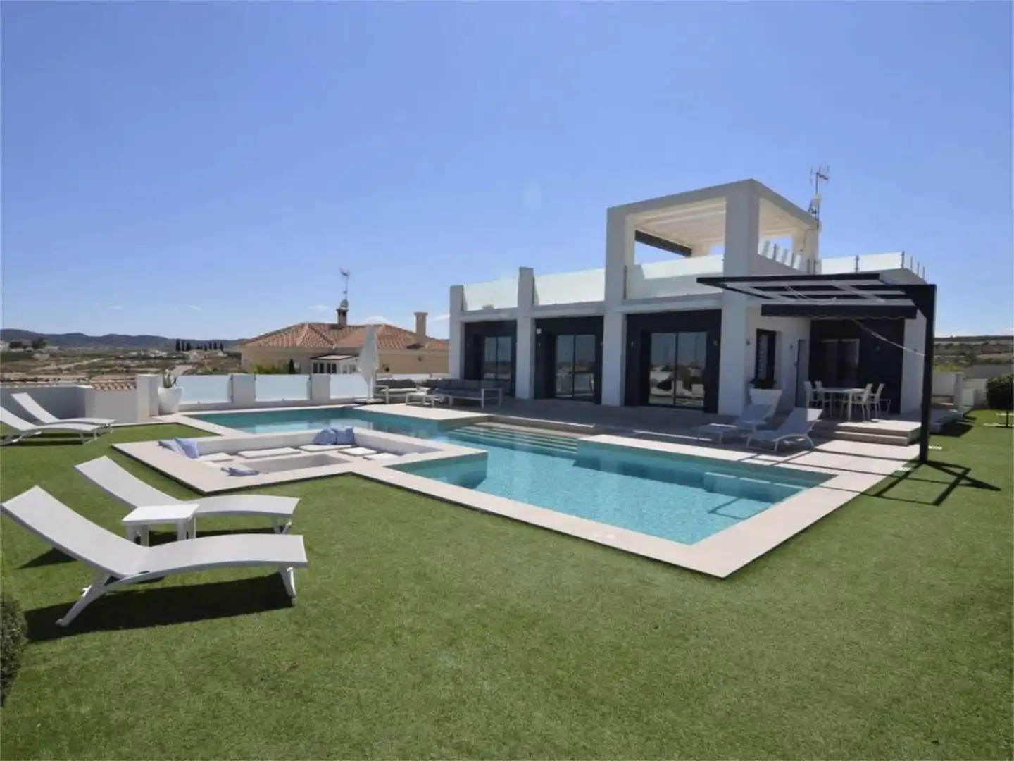 Casa o chalet de alquiler en Plaça Torremendo J-2, 41, Desamparados - Hurchillo - Torremendo Piscina de Casa o chalet de alquiler en Orihuela con Aire acondicionado, Terraza y Piscina
