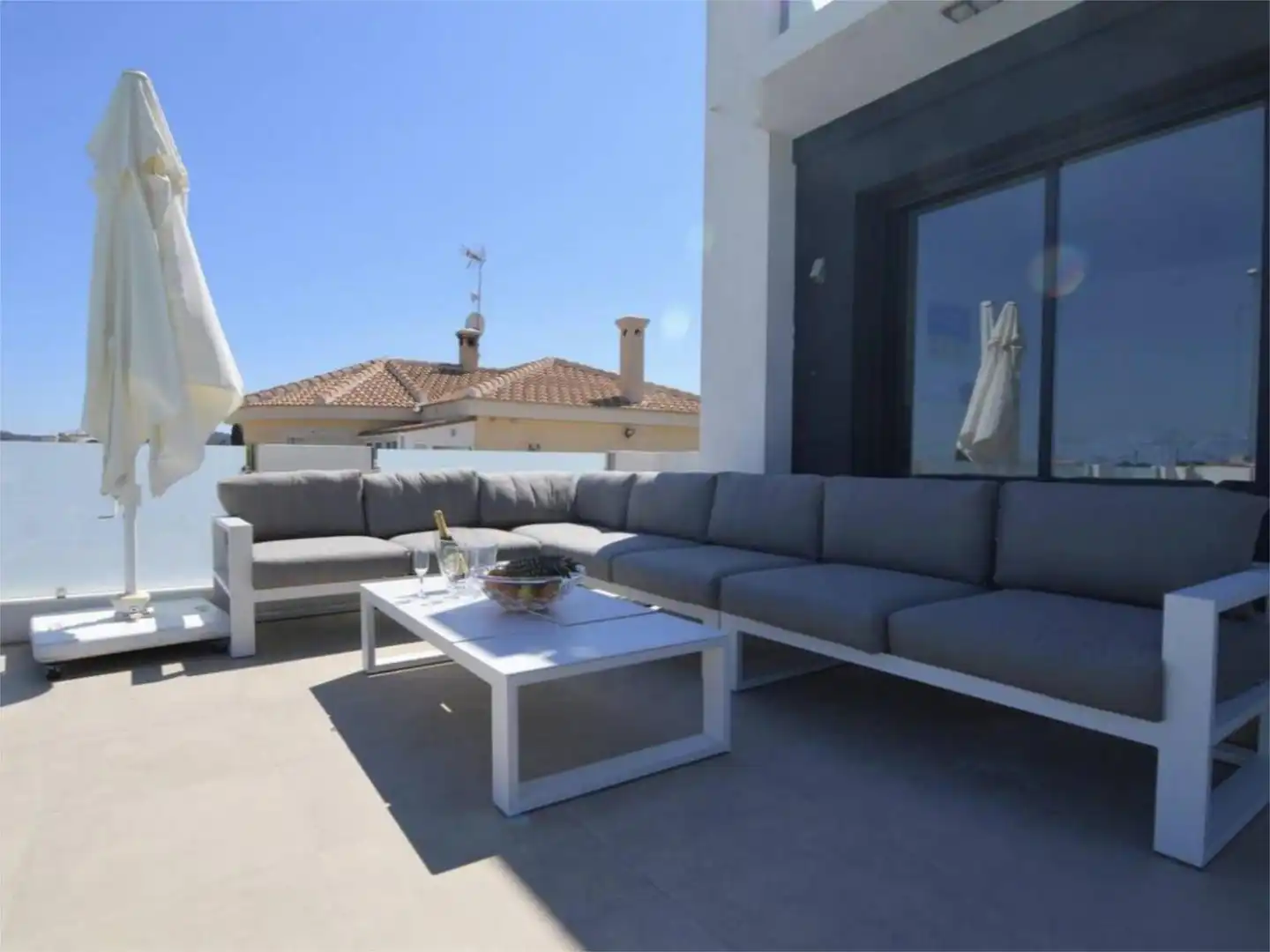 Casa o chalet de alquiler en Plaça Torremendo J-2, 41, Desamparados - Hurchillo - Torremendo Terraza de Casa o chalet de alquiler en Orihuela con Aire acondicionado, Terraza y Piscina