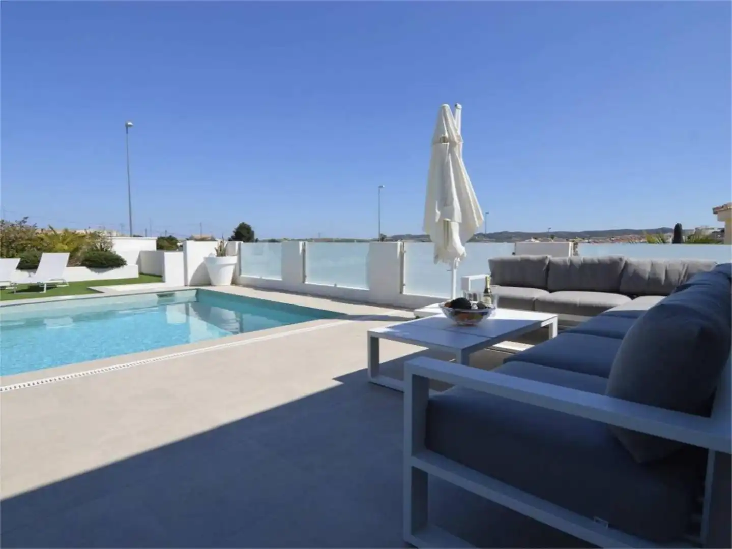 Casa o chalet de alquiler en Plaça Torremendo J-2, 41, Desamparados - Hurchillo - Torremendo Terraza de Casa o chalet de alquiler en Orihuela con Aire acondicionado, Terraza y Piscina