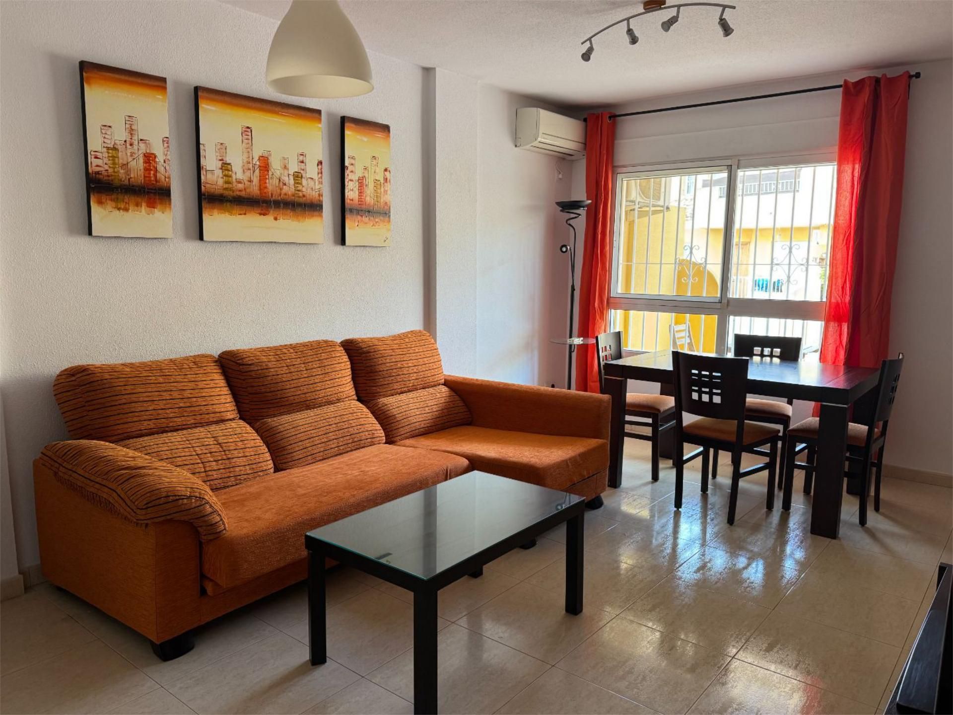 Dúplex de lloguer a Calle Pedrarías de Ávila, 32, Pozo Estrecho Sala d'estar de Dúplex de lloguer en Cartagena amb Aire condicionat, Calefacció i Jardí privat