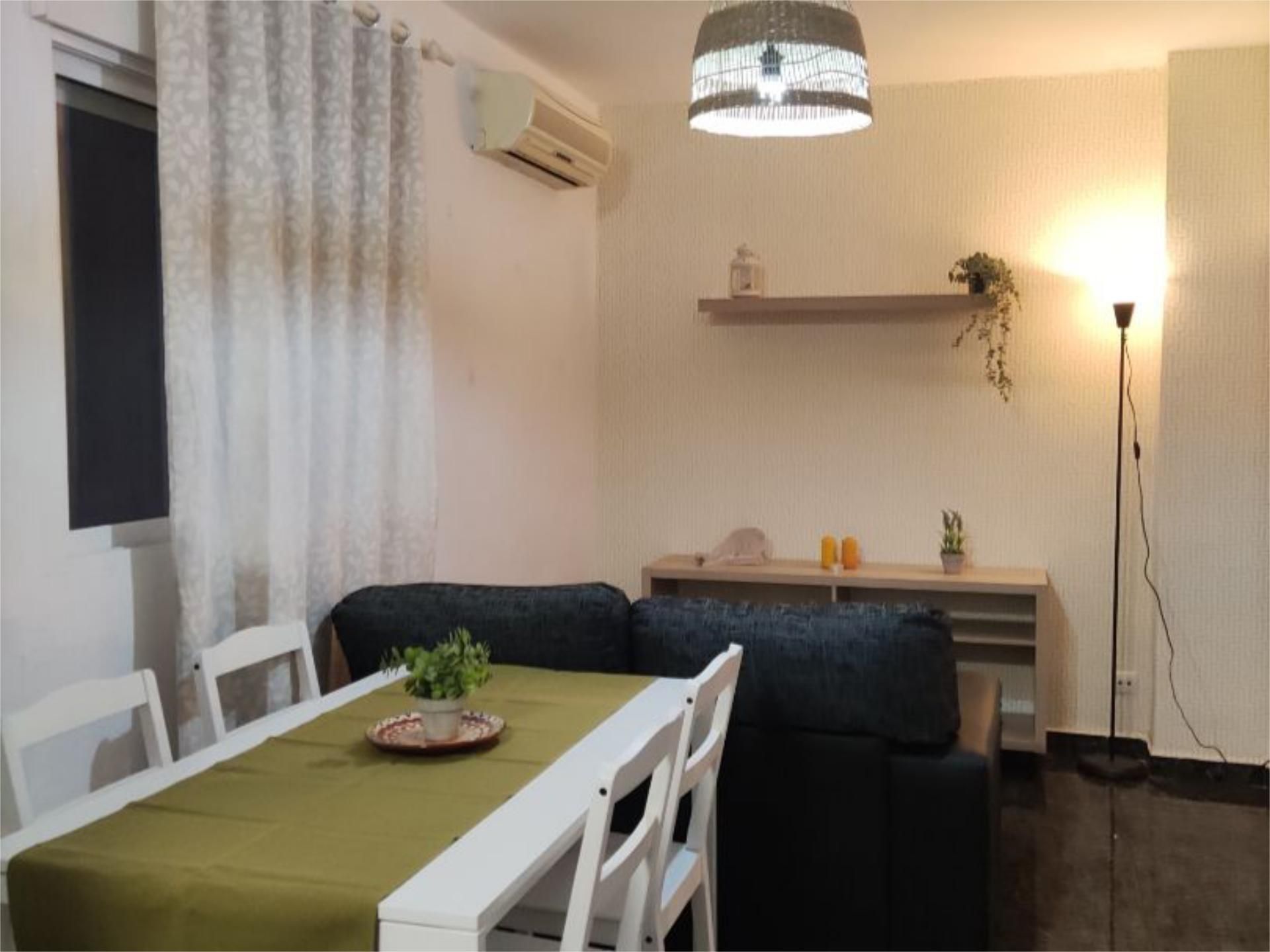 Pis de lloguer a Calle la Paz, 2, Andorra (Teruel) Menjador de Pis de lloguer en Andorra (Teruel) amb Aire condicionat, Calefacció i Moblat